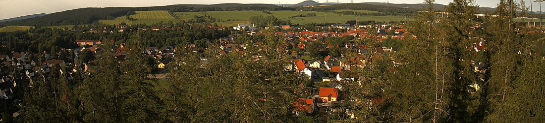 Live - Panoramablick vom Knieberg über Langewiesen